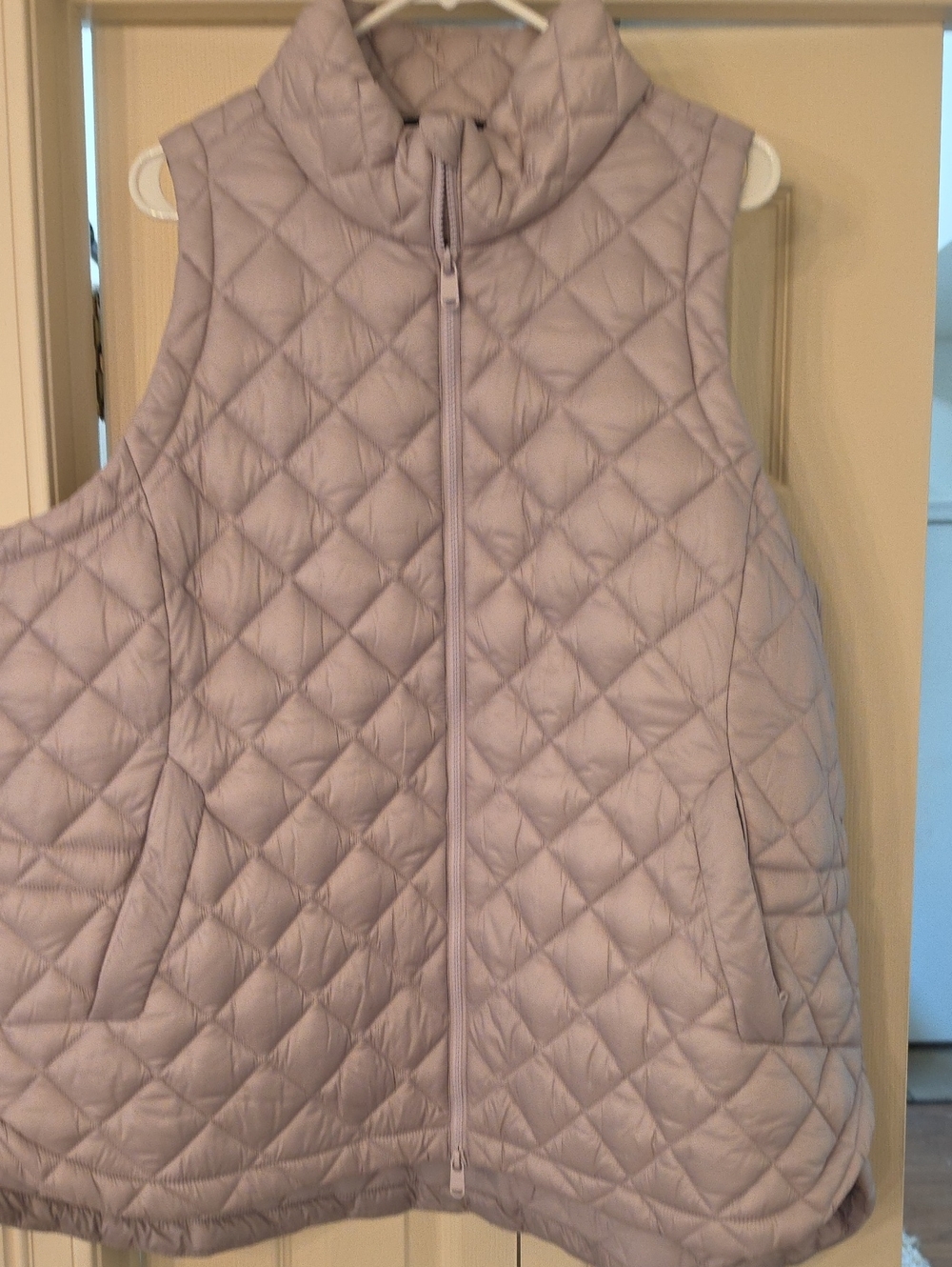 Athleta Quilted Sleeveless Vest in Light Lavender